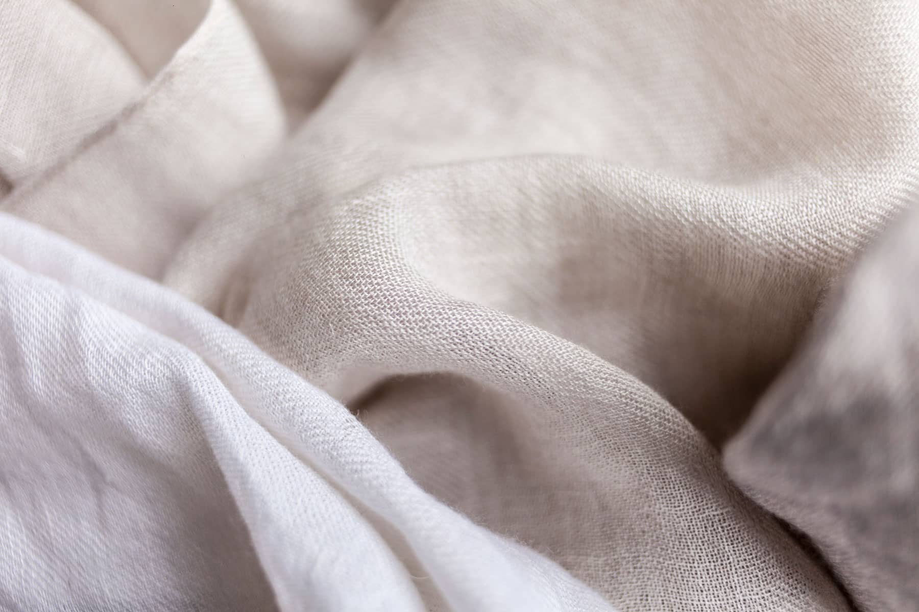 BROCHIER linen fabric from the Novella collection | Tessuto in lino per tende