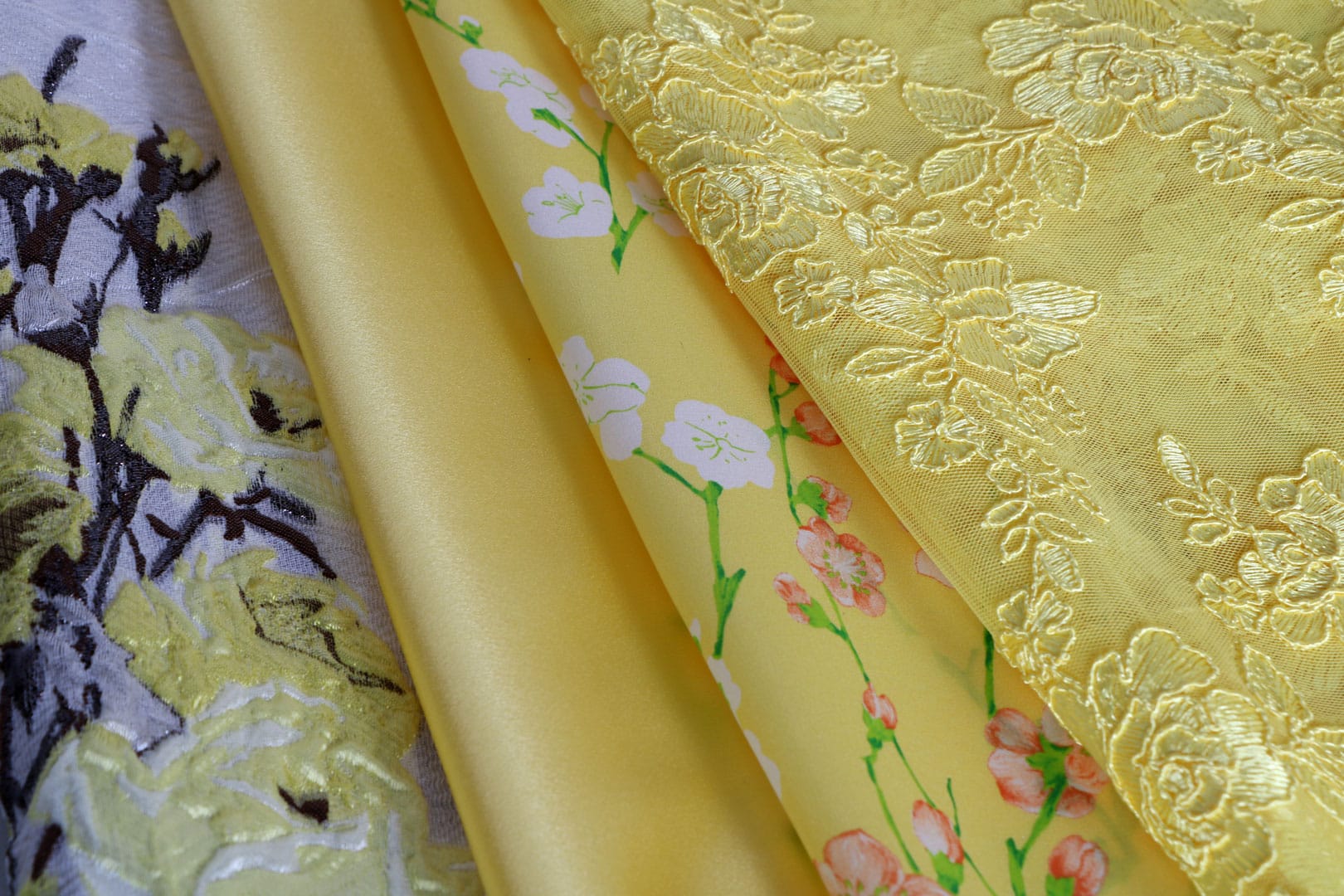 Tessuti giallo illuminatingper abbigliamento e moda | new tess