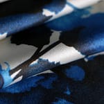 Tessuto Crêpe Satin Bianco, Blu in Seta per abbigliamento