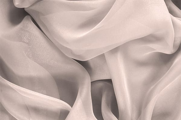 Tessuto Chiffon Rosa Petalo in Seta per abbigliamento