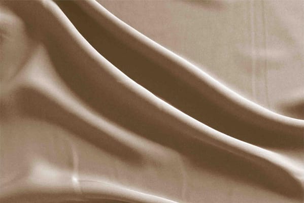 Tessuto Microfibra Fluida Marrone Cappuccino in Poliestere per abbigliamento