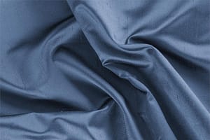 Tessuto Raso Shantung Blu Calabrone in Seta per abbigliamento