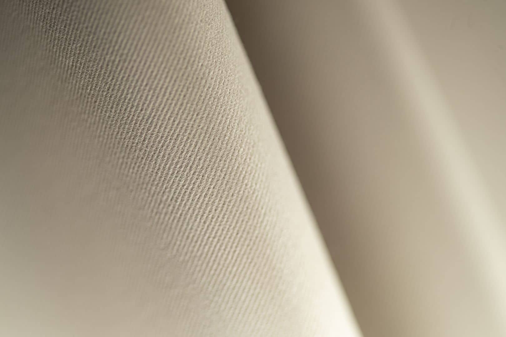 Chalk beige three-dimensional gabardine fabric in stretch cotton