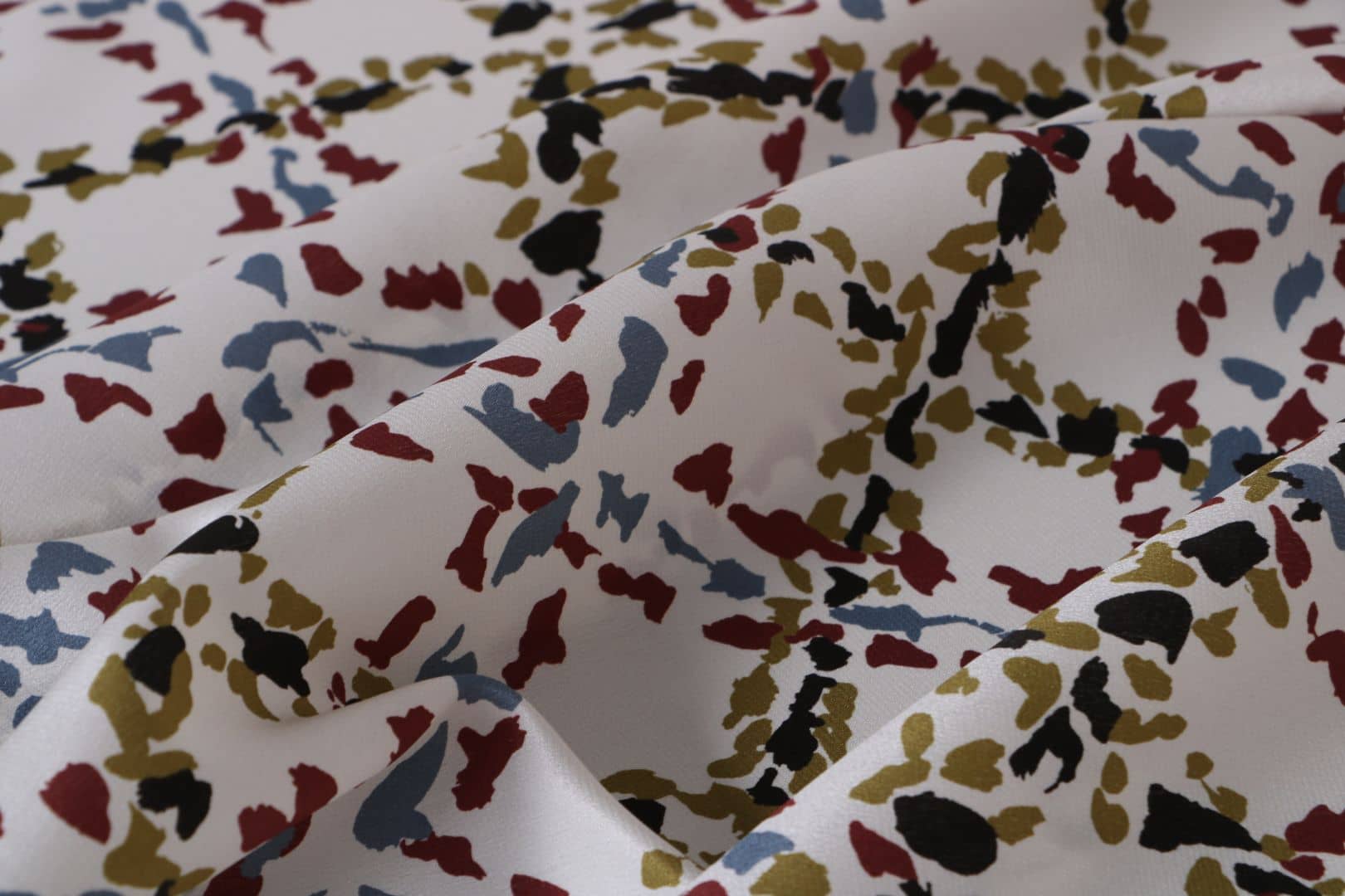 Tessuto Crêpe de Chine Bianco, Multicolore in Seta per abbigliamento
