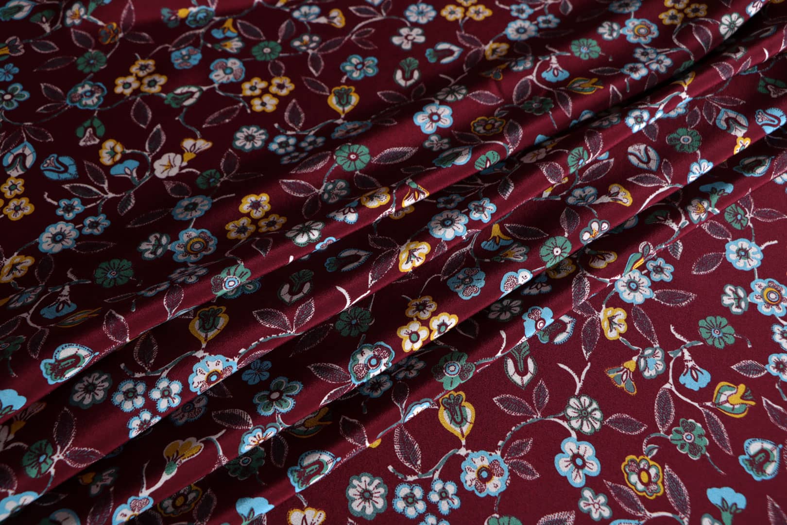 Tissu Crêpe de Chine Multicolor, Rouge en Soie pour vêtements