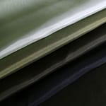 Tessuto Habutai Verde in Seta per abbigliamento