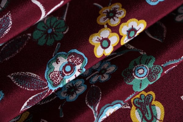 Tissu Crêpe de Chine Multicolor, Rouge en Soie pour vêtements