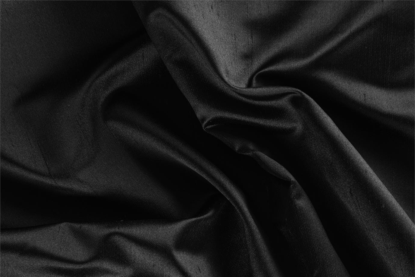 Tessuto Shantung nero in seta per abbigliamento