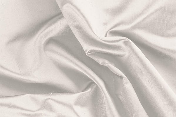 Tessuto Raso Shantung Bianco Latte in Seta per abbigliamento