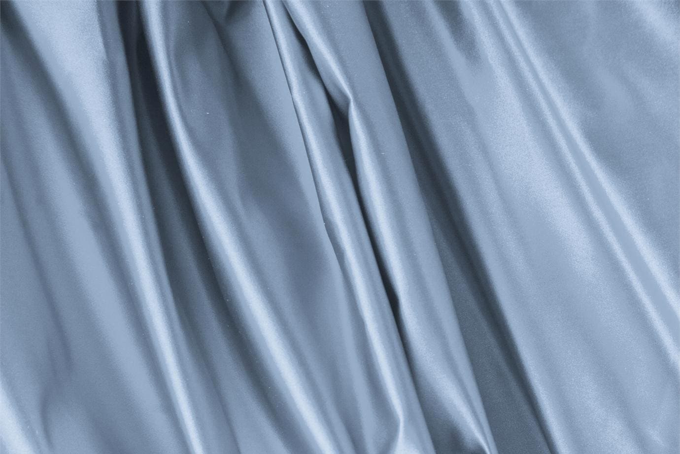 Tessuto Duchesse Blu Celeste in Seta per abbigliamento