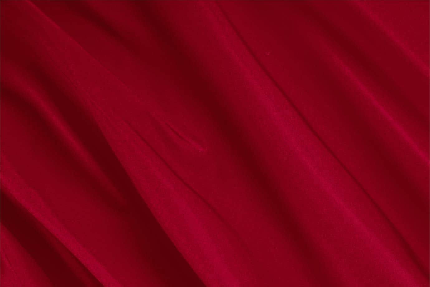 Tessuto Radzemire Rosso Rubino in Seta per abbigliamento