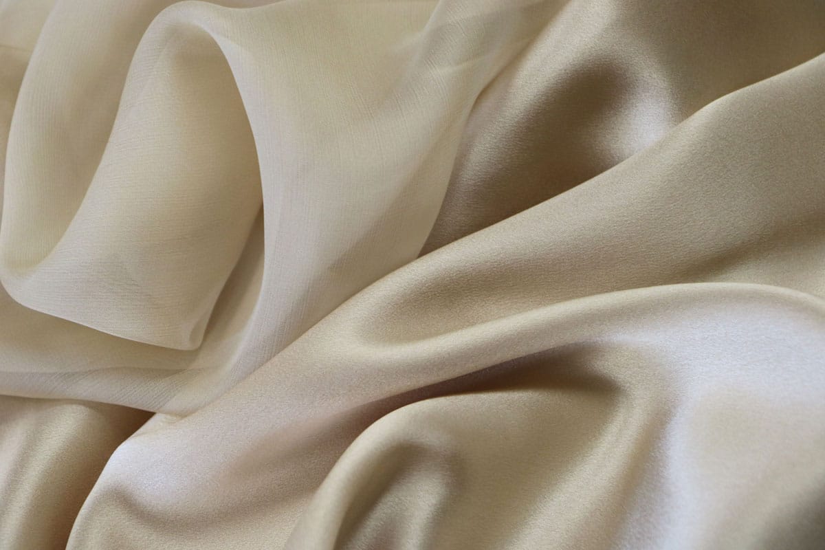 new tess bridal fabrics: silk crepe satin and chiffon| Tessuti per abito da sposa: crepe satin e chiffon di seta