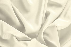 Tessuto Crêpe de Chine Bianco Latte in Seta per abbigliamento