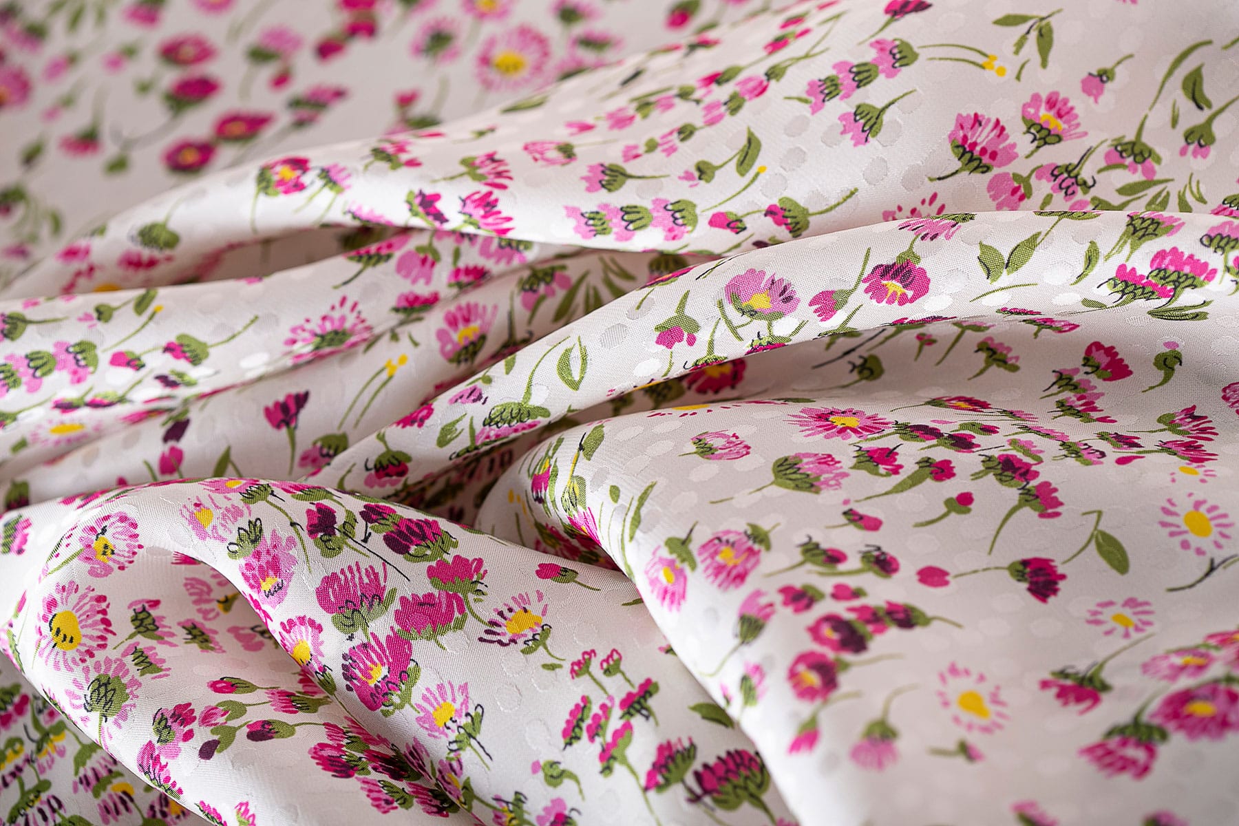 Silk and viscose jacquard fabric, printed with a floral pattern | new tess