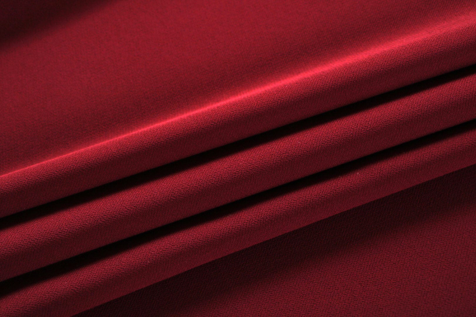 Tissu Microfibre Crêpe Rouge Amarante foncé en Polyester pour vêtements