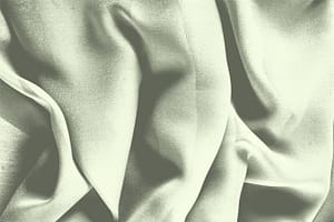 Tessuto Georgette Verde Mela in Seta per abbigliamento