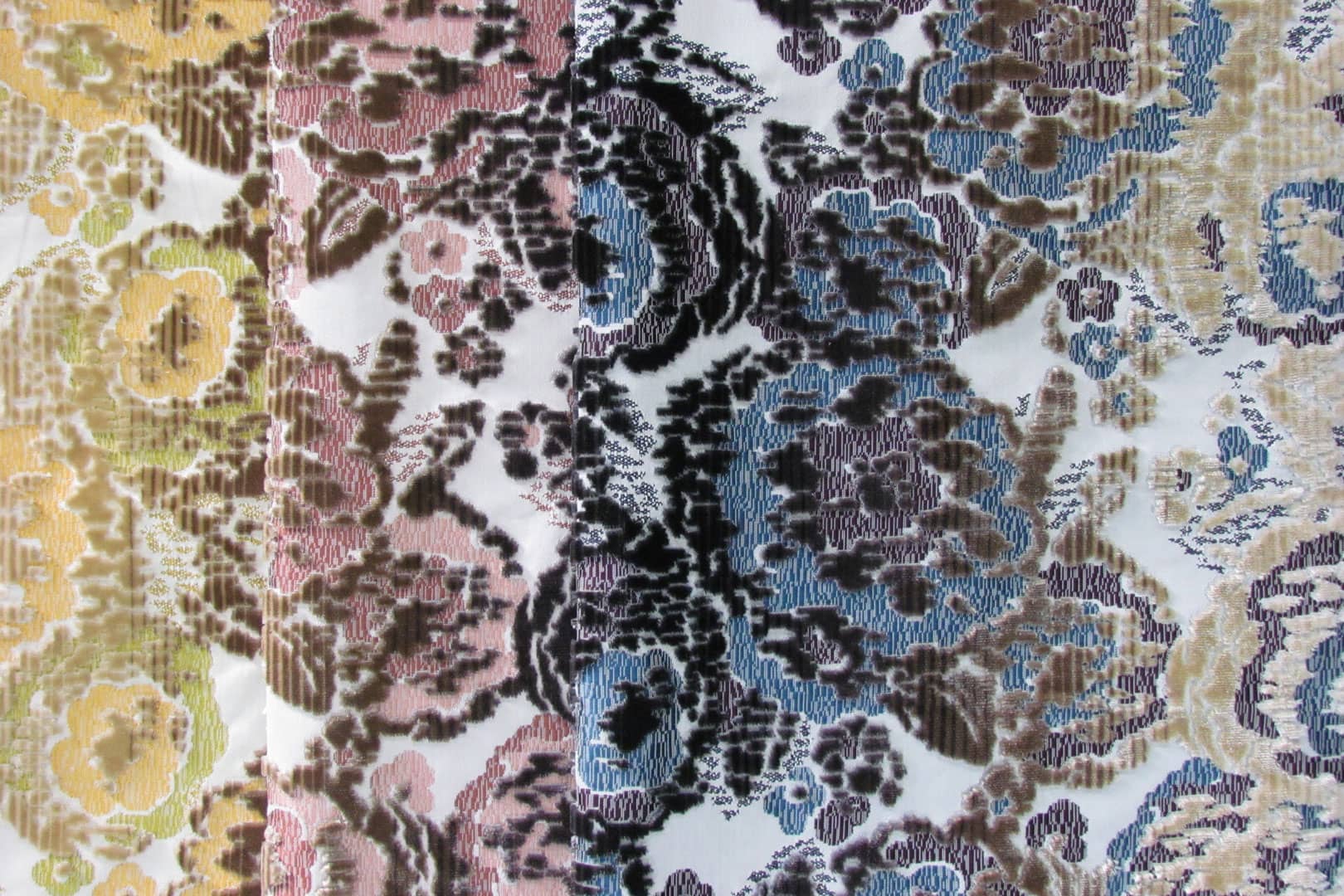 J3812 MIMETIC FLOWER 003 Vinaccia home decoration fabric