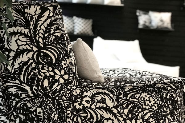 GONDOLA<br />002 Nero