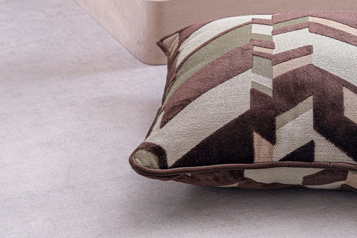 Cuscino Camouflage in morbido velluto, design by Andrea Castrignano | BROCHIER