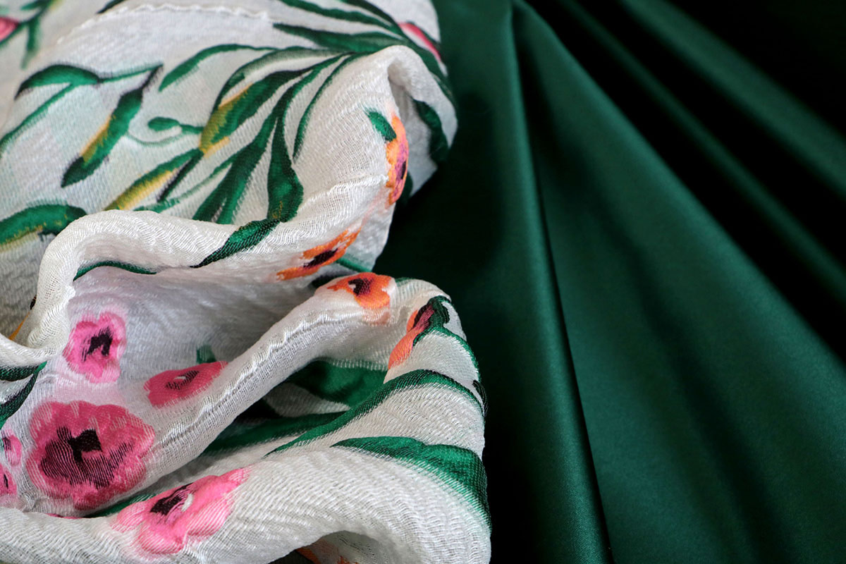 new tess floral woven fabric for dressmaking | Tessuto jacquard floreale per abiti da cerimonia