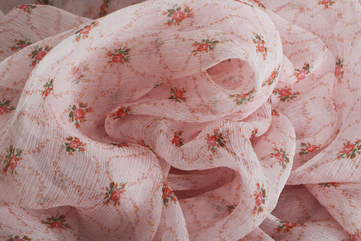 new tess pale pink floral fabric | Tessuto floreale rosa pallido