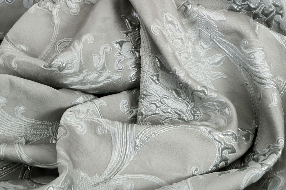 new tess lighr gray floral fabric | Tessuto con ricami floreali grigio perla