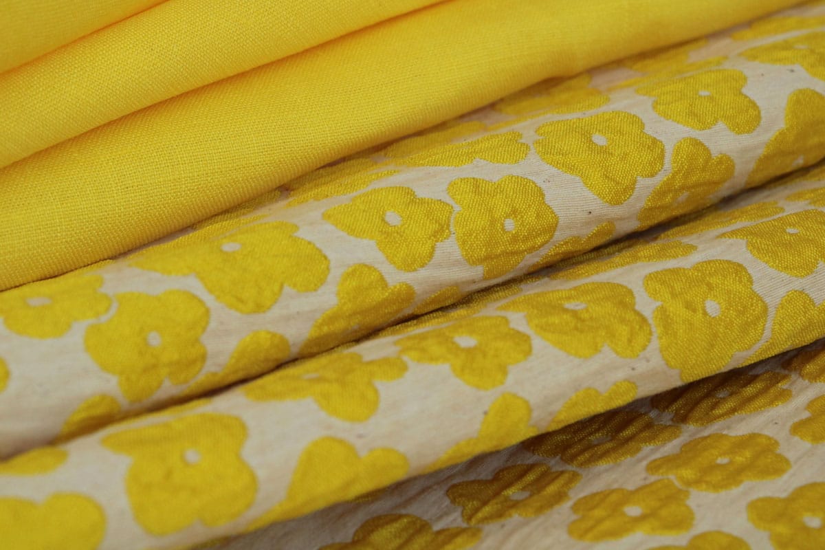 Floral yellow fabric | Tessuto a fiori giallo