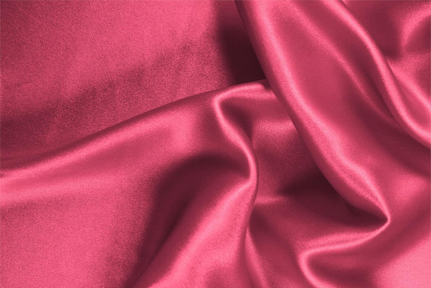 Tessuto Crêpe Satin Fucsia Petunia in Seta per Abbigliamento UN000167