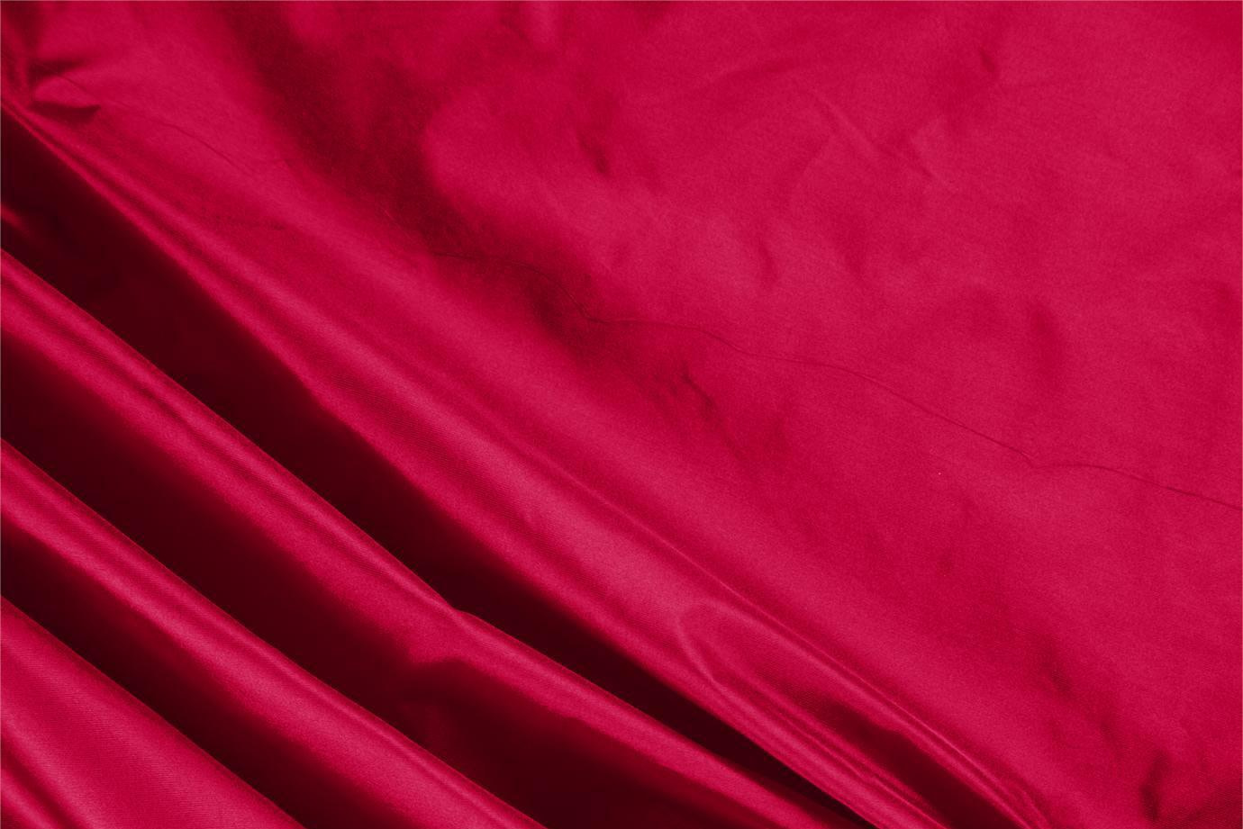Tessuto Taffetà Rosso Rubino in Seta per Abbigliamento UN000246