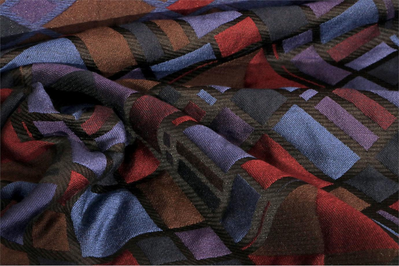 Tessuto Geometrico Matelasse' 000800 Blu, Multicolore, Rosso, Viola per Abbigliamento