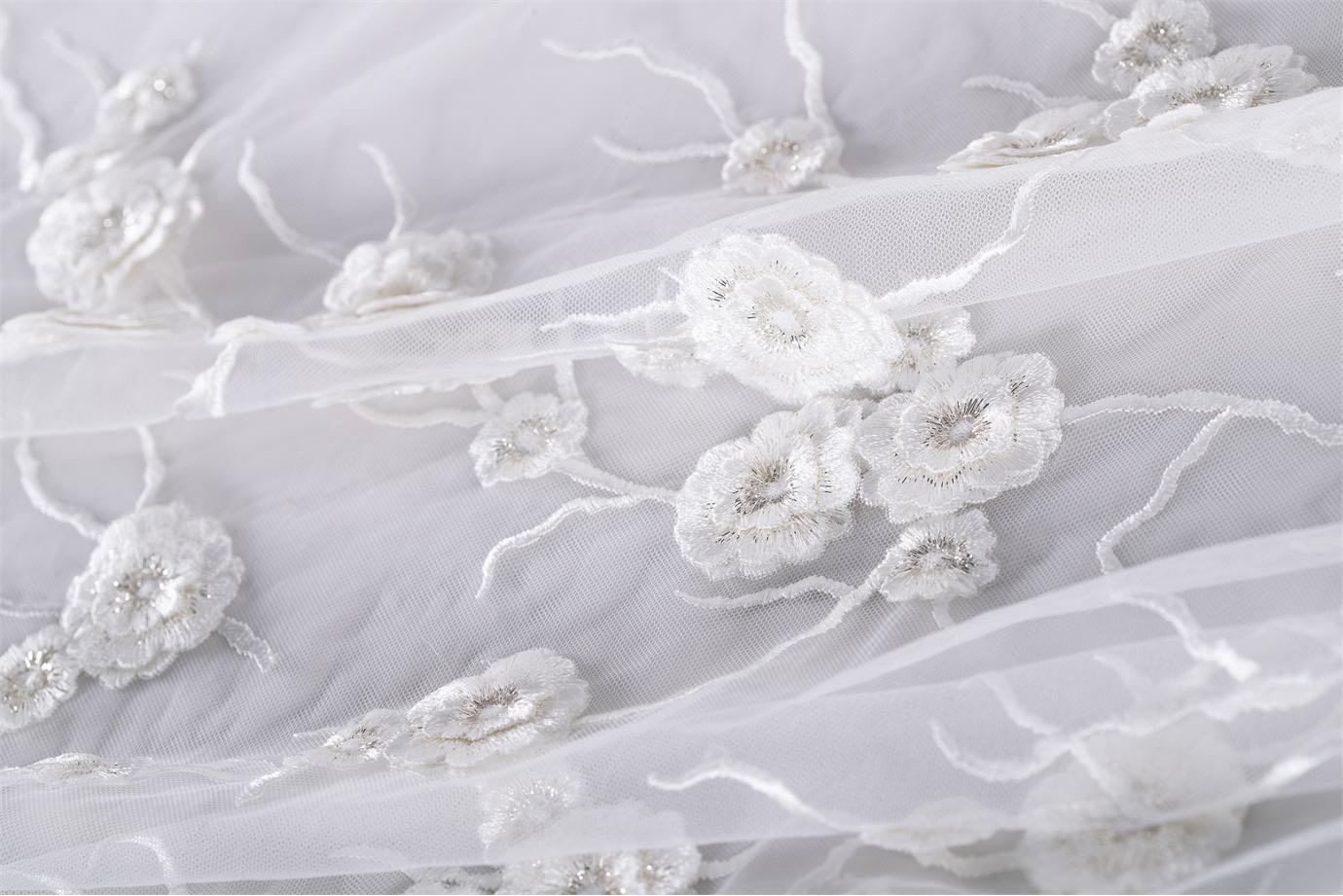 Tulle Balzato con Fiori Applicati TC000572