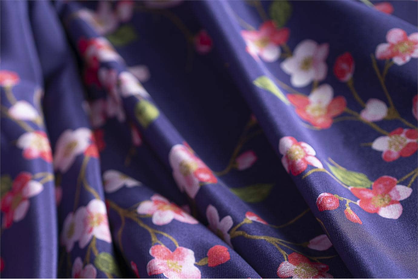 Pure silk crepe de chine fabric with floral print | new tess