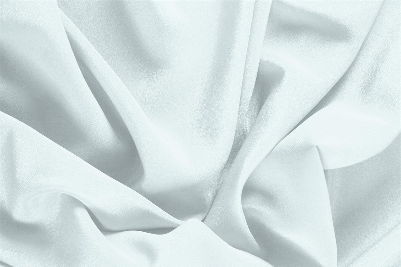 Tissu Crêpe de Chine Bleu pâle en Soie pour vêtements