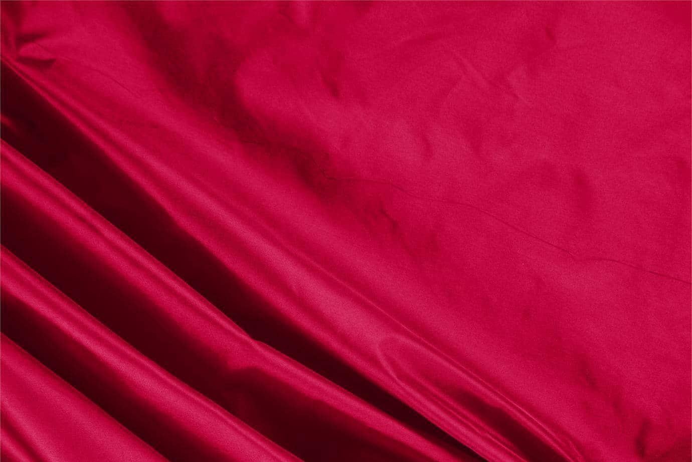 Tissu Taffetas Rouge rubis en Soie pour vêtements