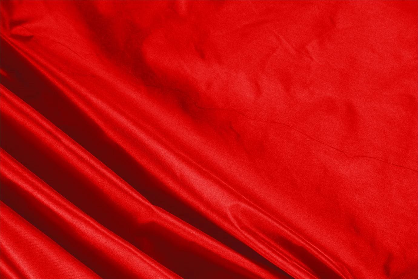 Tessuto Taffetà Rosso Fuoco in Seta per abbigliamento