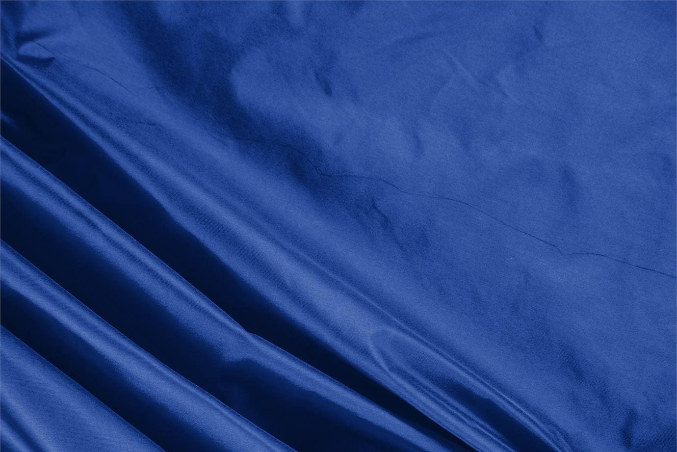 Tessuto Taffetà Blu Royale in Seta per abbigliamento