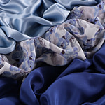 Tessuto Drap Blu Zaffiro in Seta per Abbigliamento UN000732