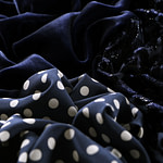 Velours bleu en soie et viscose pour l'habillement et la mode | new tess