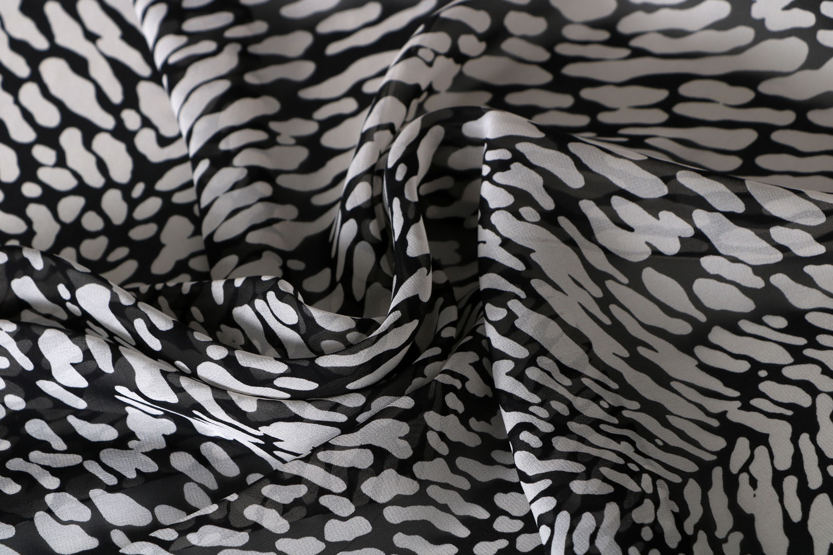 Tissu Couture Georgette Blanc, Noir en Soie ST000252