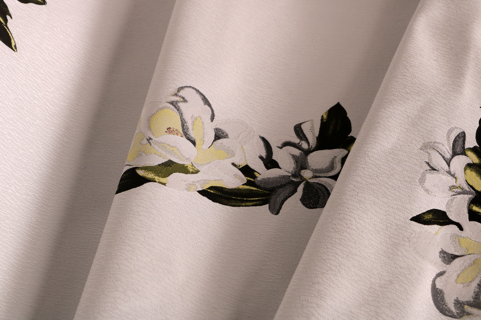 White Polyester Apparel Fabric UN001130