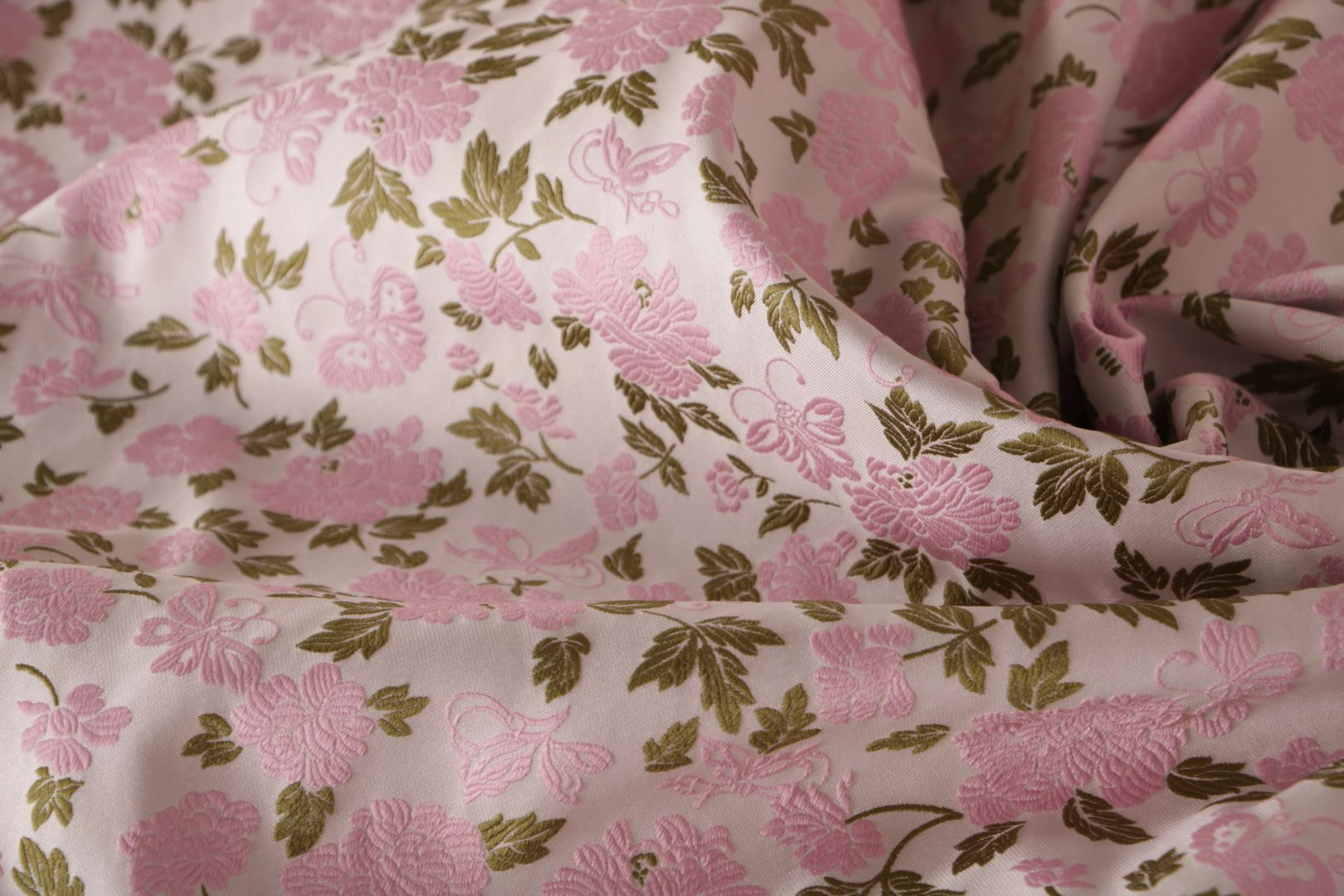 Pink Polyester, Silk Apparel Fabric UN001118
