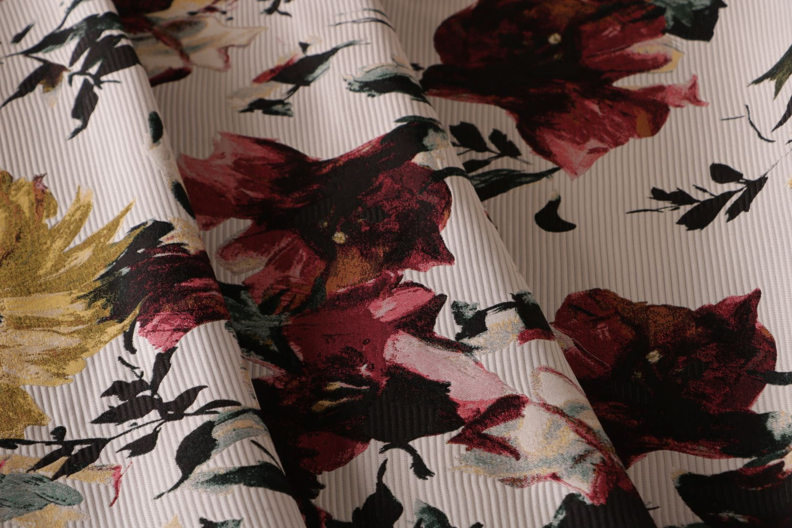 Tissu Couture Blanc, Jaune, Rouge en Coton, Polyester, Soie UN001132