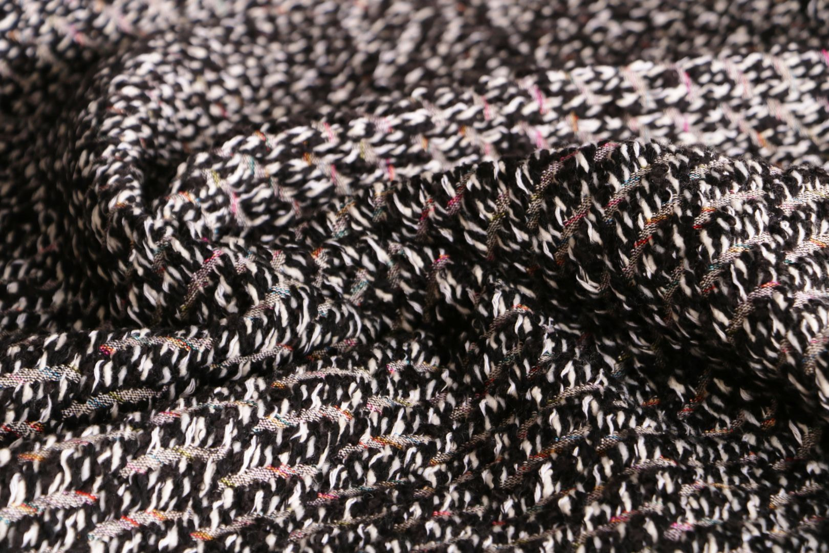 Black, Multicolor, White Cotton, Polyester, Silk, Wool Apparel Fabric UN001154