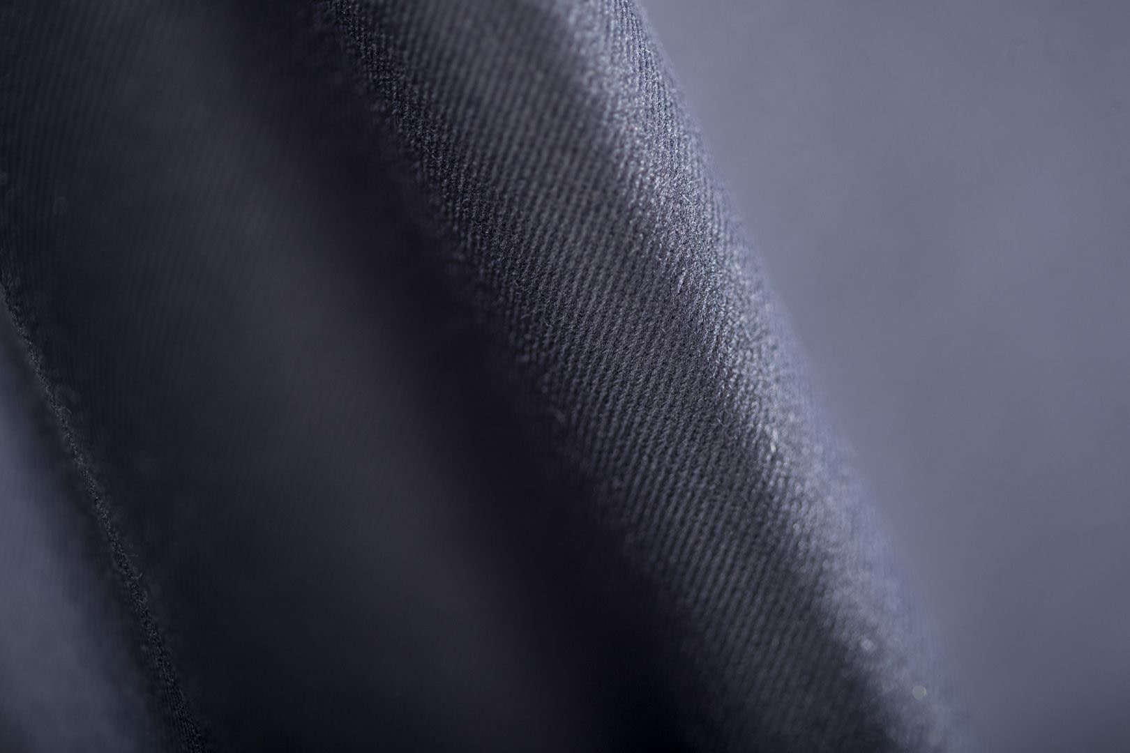 Tessuto gabardine tridimensionale nero grafite in cotone stretch