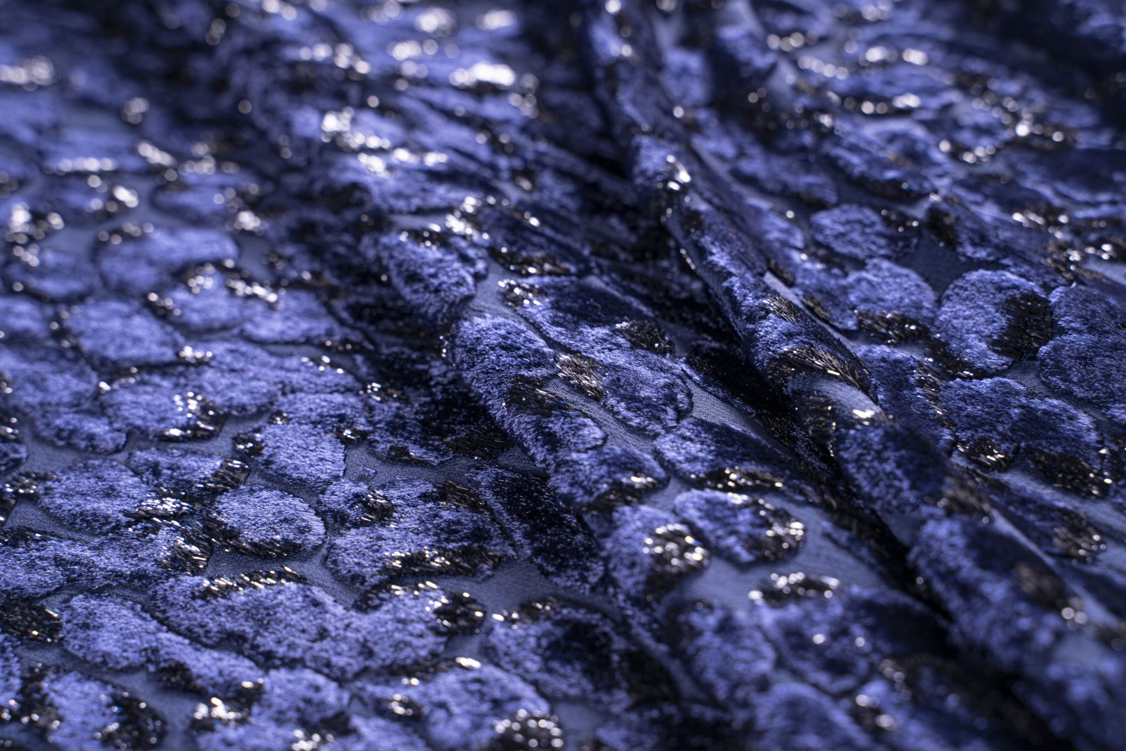 Blue Polyester, Silk, Viscose Apparel Fabric UN001162