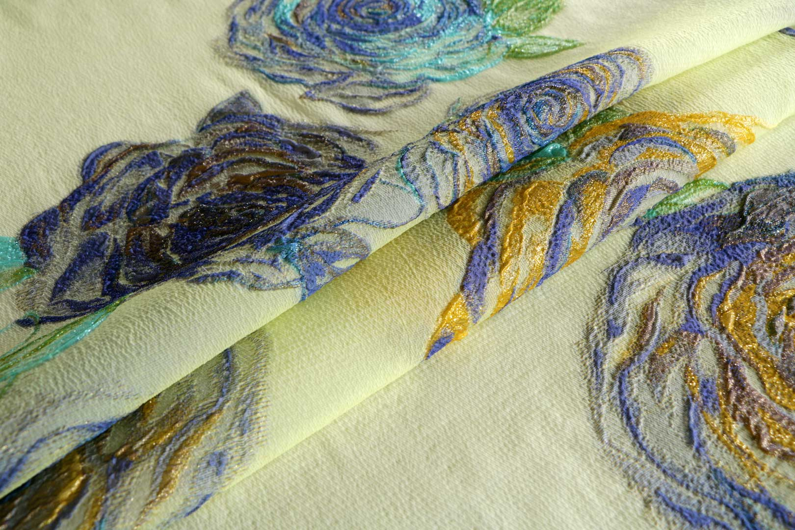 Blue, Green Polyester, Silk Apparel Fabric UN001372