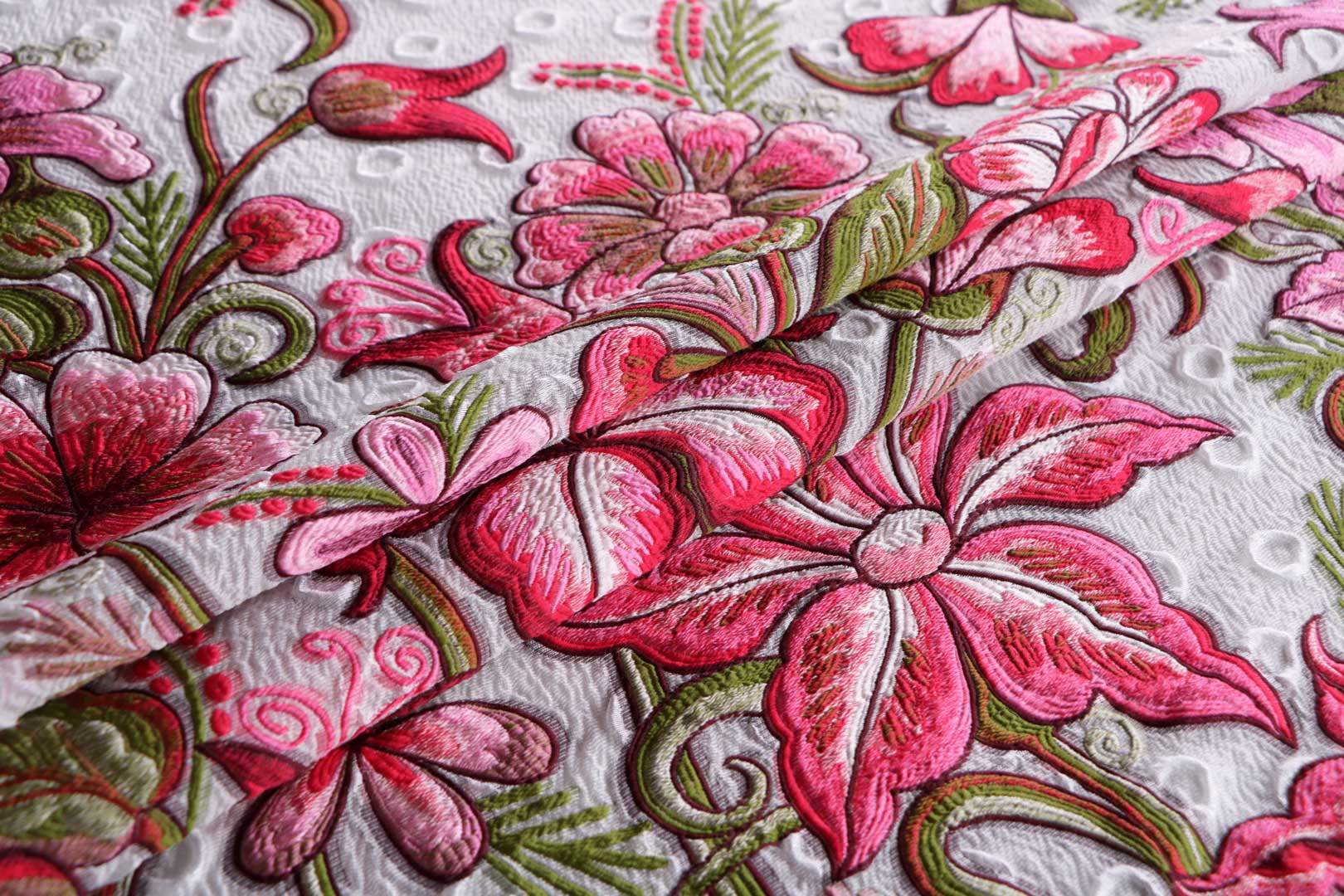 Pink, White Polyester, Silk Apparel Fabric UN001376