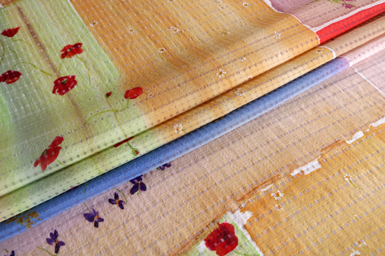 Tessuto Beige, Giallo, Multicolore, Rosso in Poliestere, Viscosa per Abbigliamento ST000489
