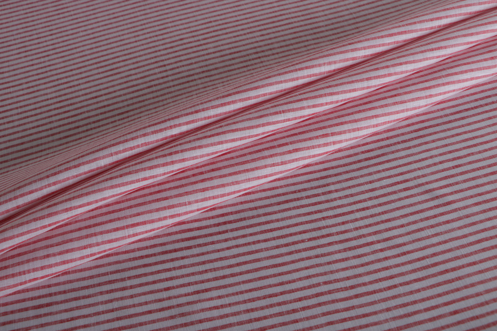 Red, White Linen Chambray Apparel Fabric TC000986