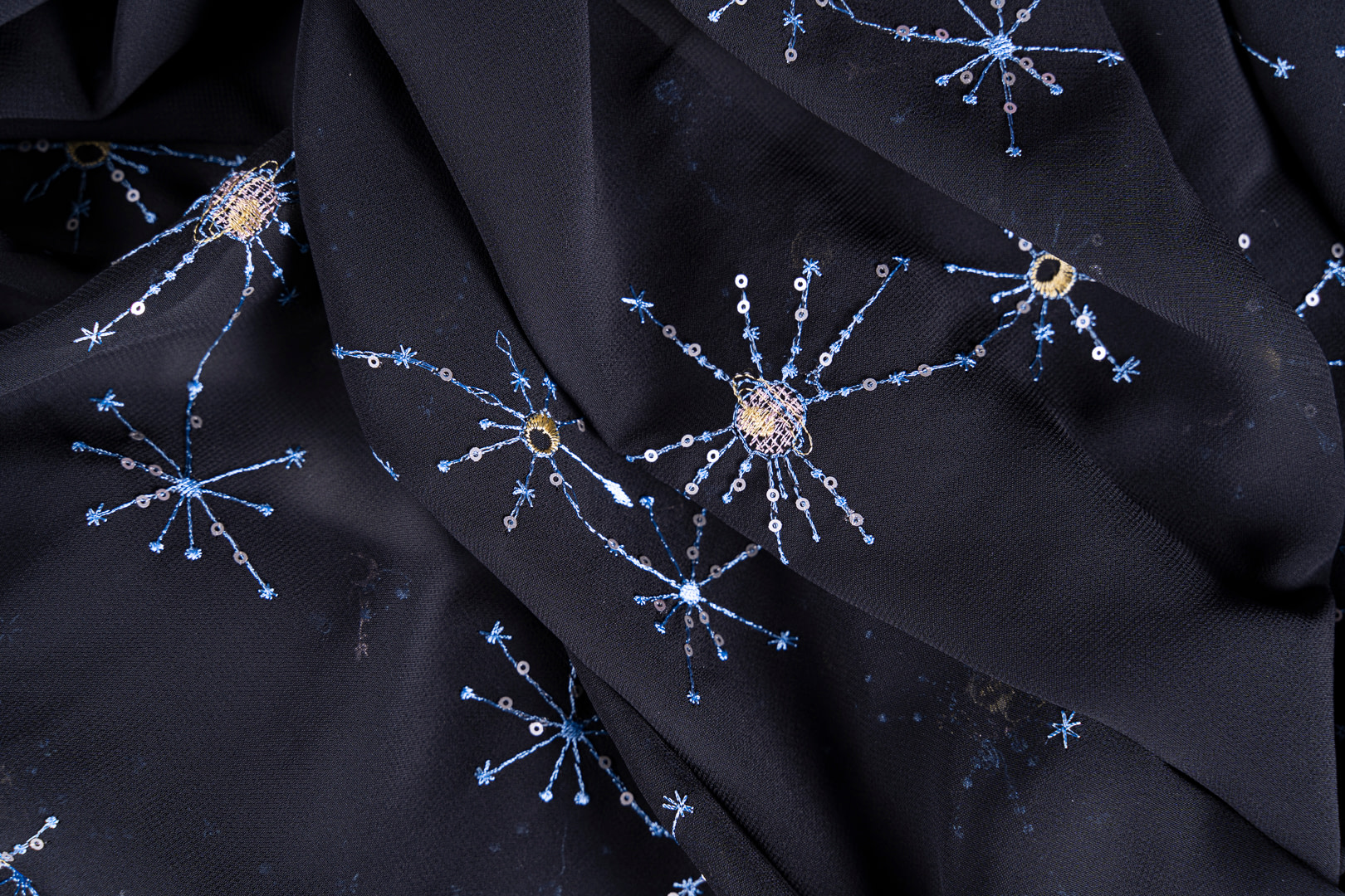 Black, Blue Polyester, Viscose Apparel Fabric UN001196